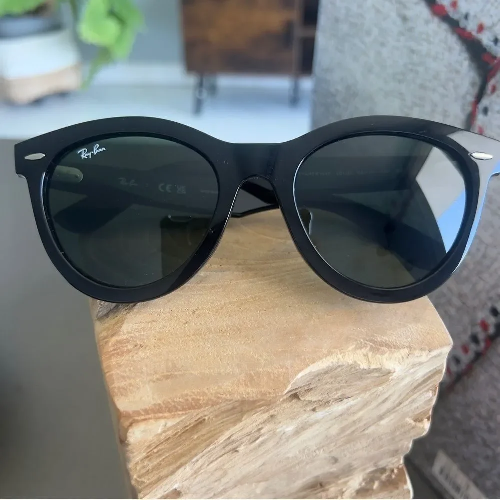 RAY- BAN Wayfarer Way RB 2241 Sunglasses Green Lenses Polished Black - Picture 7 of 8